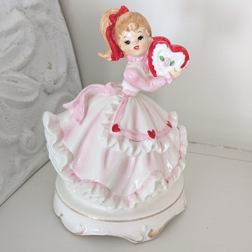 Vintage Lefton Valentine Girl with Heart‎ Music Box Ceramic Figurine 2183 Japan
